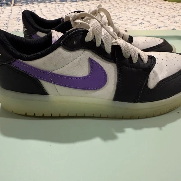 Jordan Retro 1 Low OG UNI2 kids shoes size 2Y - Picture 2 of 8